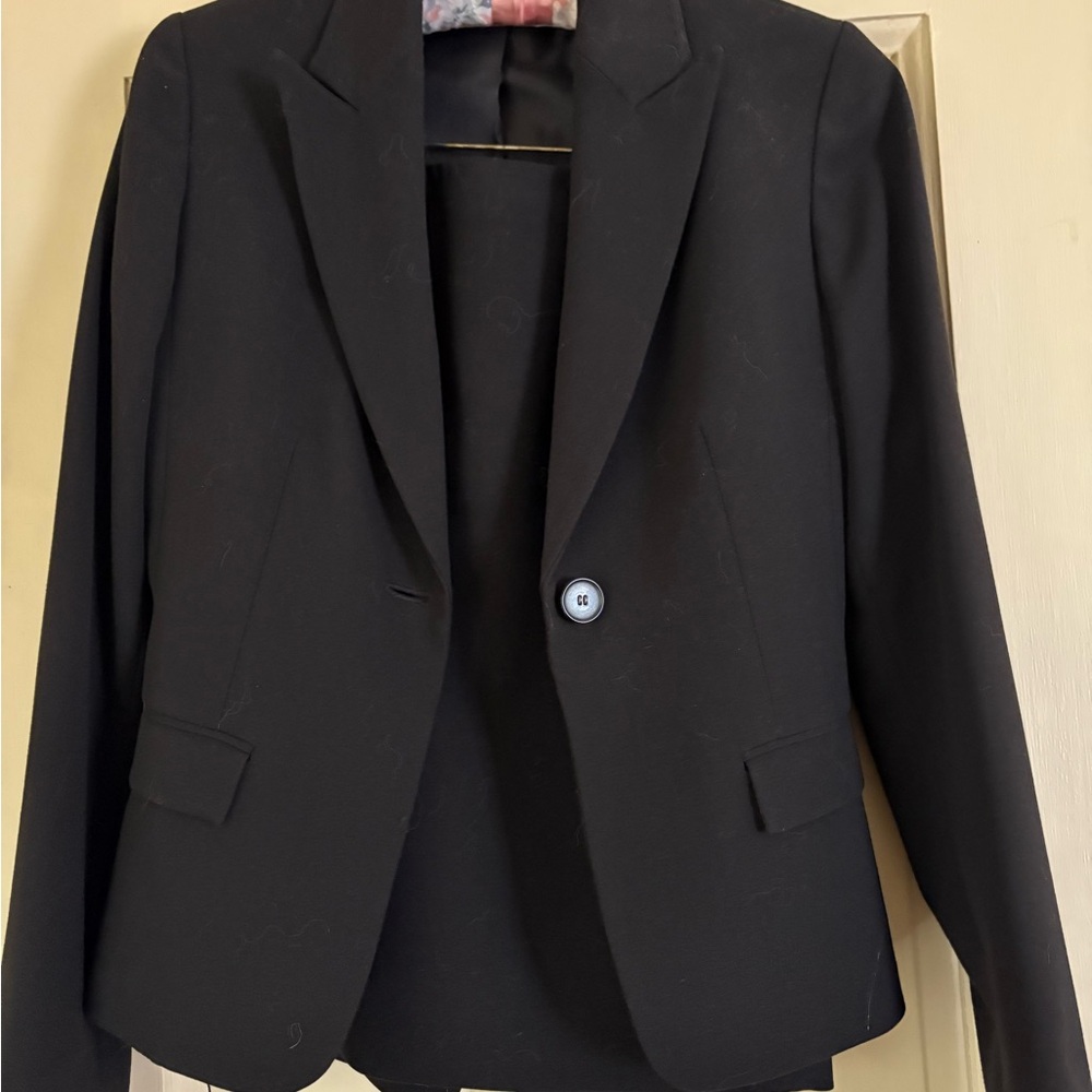 Tahari Elegant Black Skirt Suit  Skirt 2P + Jacket 0P